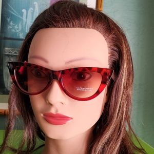 Mod cat eye sunglases